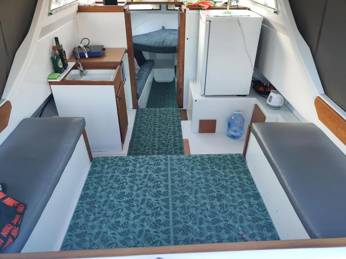 Nice Boat To Sleep In Barcelona & Parking酒店