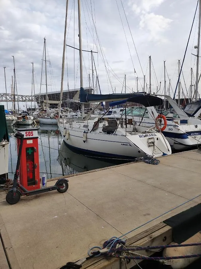 Nice Boat To Sleep In Barcelona & Parking酒店 0*,  西班牙