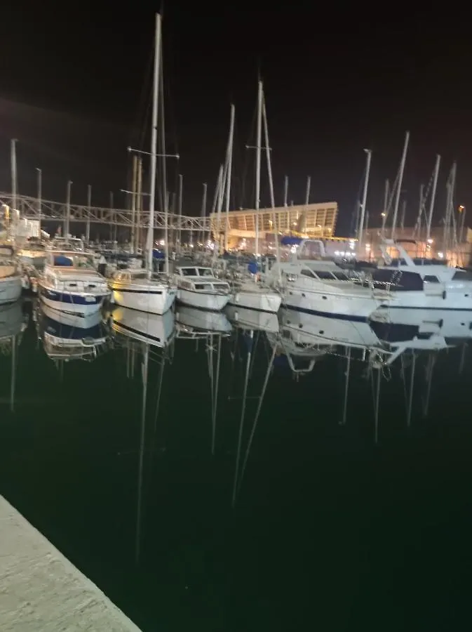 Nice Boat To Sleep In Barcelona & Parking酒店 船屋